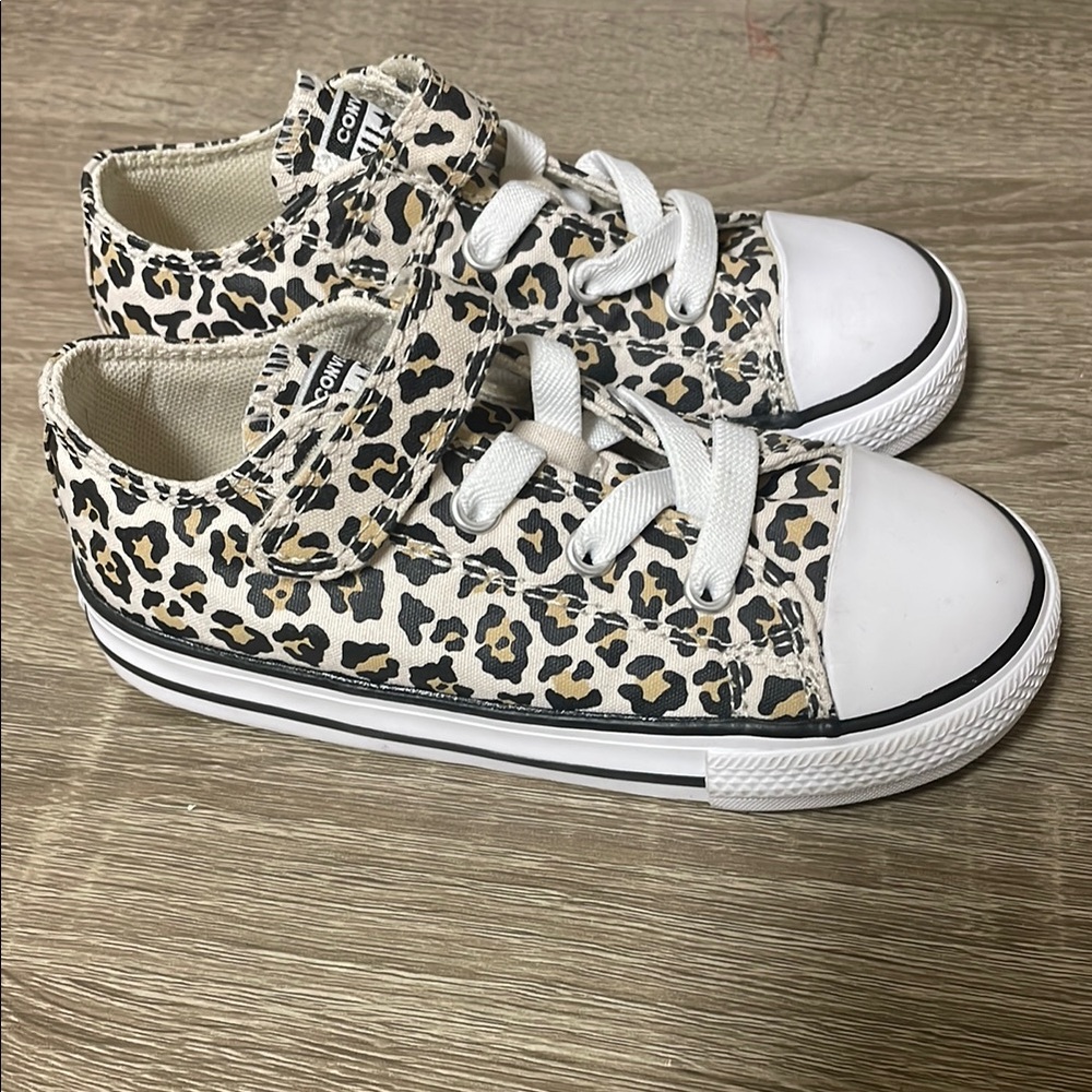 Toddler converse NEW
